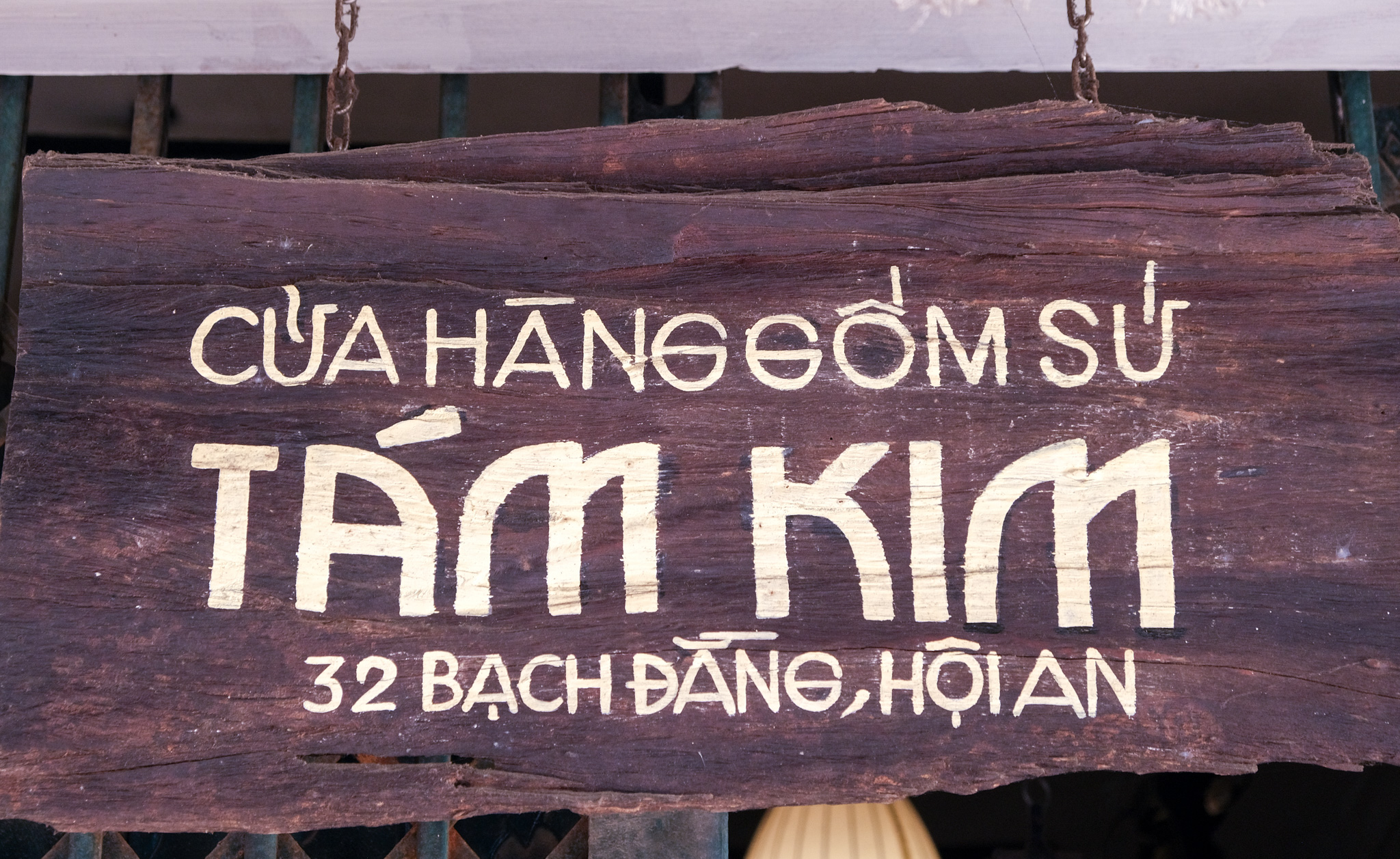 Cửa Hàng Gồm Sừ Tám Kim